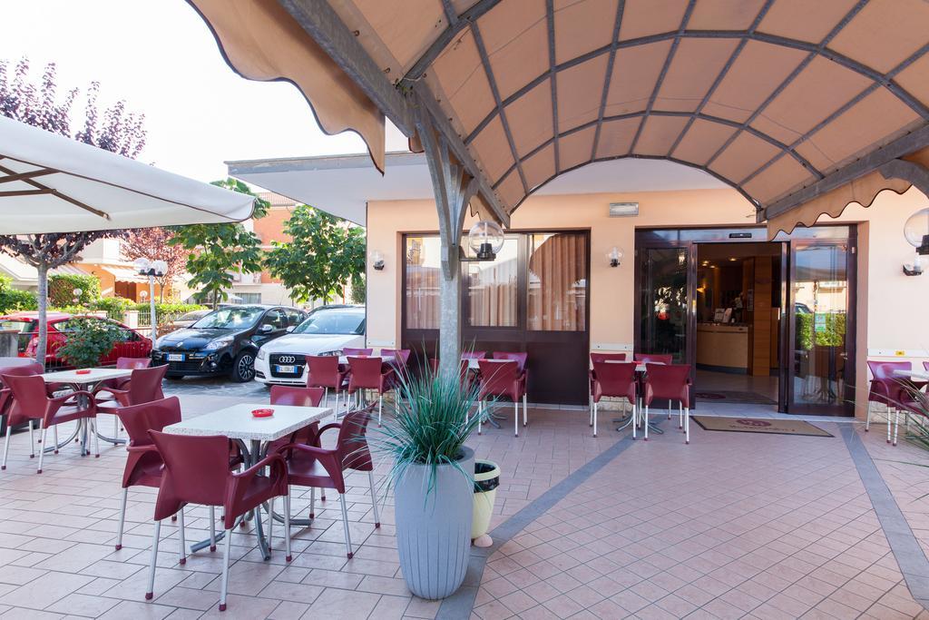 Hotel Gabry Cervia Bagian luar foto